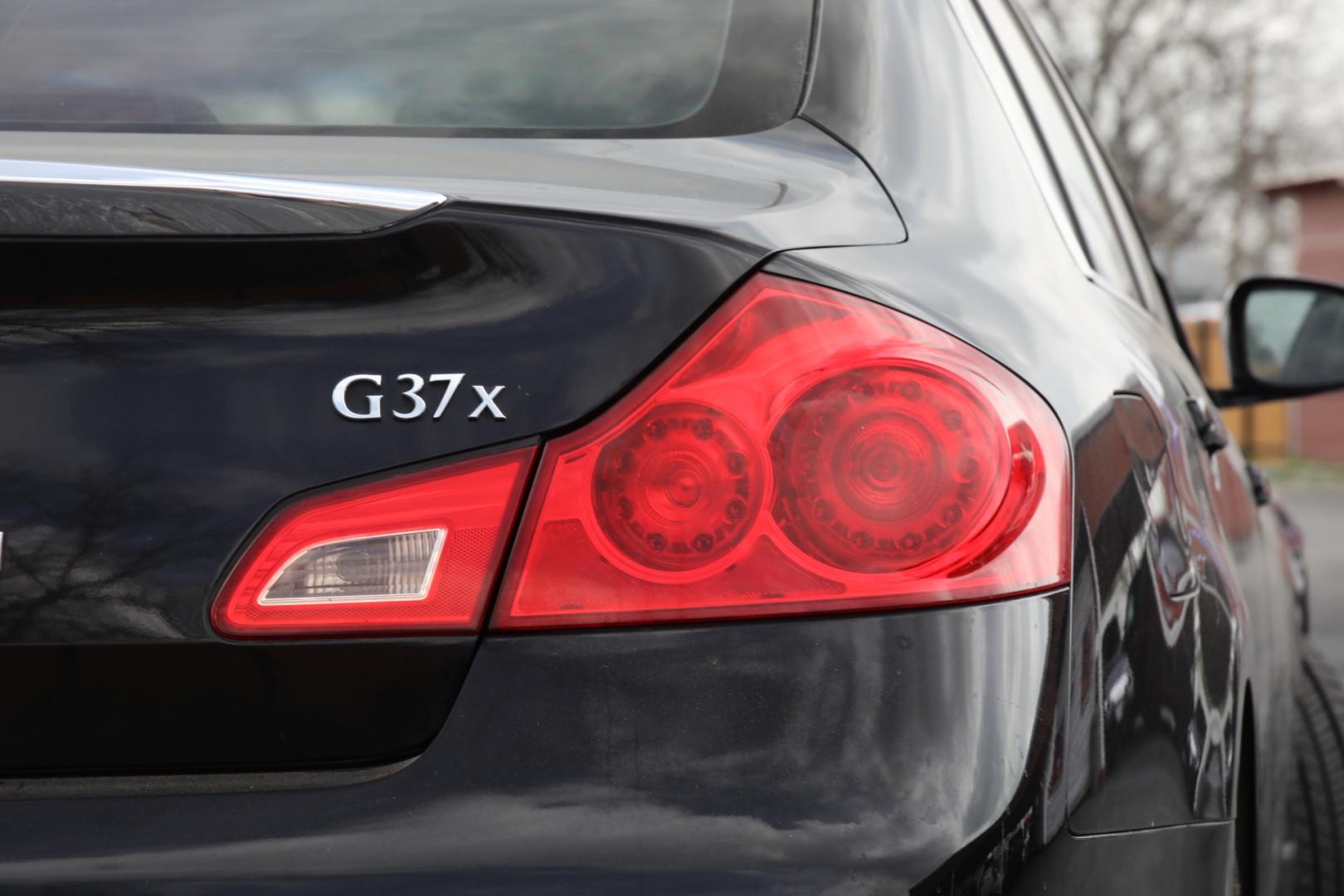 2011 BLACK INFINITI G SEDAN G37x AWD (JN1CV6ARXBM) with an 3.7L V6 DOHC 24V engine, 5-SPEED AUTOMATIC transmission, located at 420 E. Kingsbury St., Seguin, TX, 78155, (830) 401-0495, 29.581060, -97.961647 - Photo#6